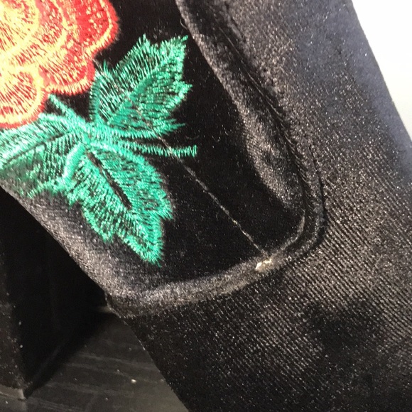 Forever, Women’s Size 6 Black with Red Roses Faux Suede Embroidered Heeled Boots - Picture 5 of 10